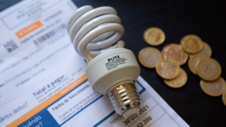 Precio de la luz subiría en un 40%: Fondos para congelar las tarifas se agotaron