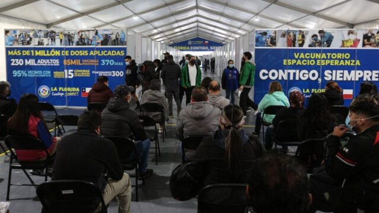 Bloqueo de Pase de Movilidad: Sólo el 12% de los chilenos tiene su cuarta vacuna