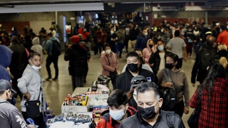 Pánico entre pasajeros de metro por explosión en estación Las Rejas: Se generó por falla eléctrica