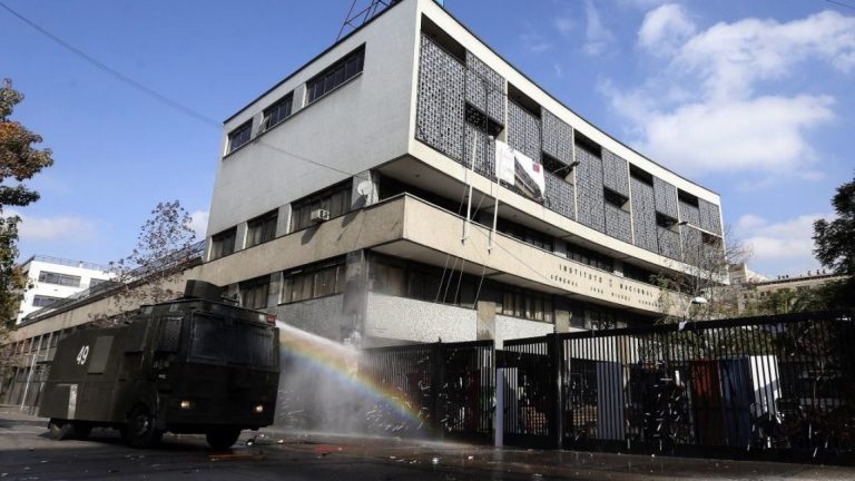 Protestas en el Instituto Nacional: Estudiantes cobran 
