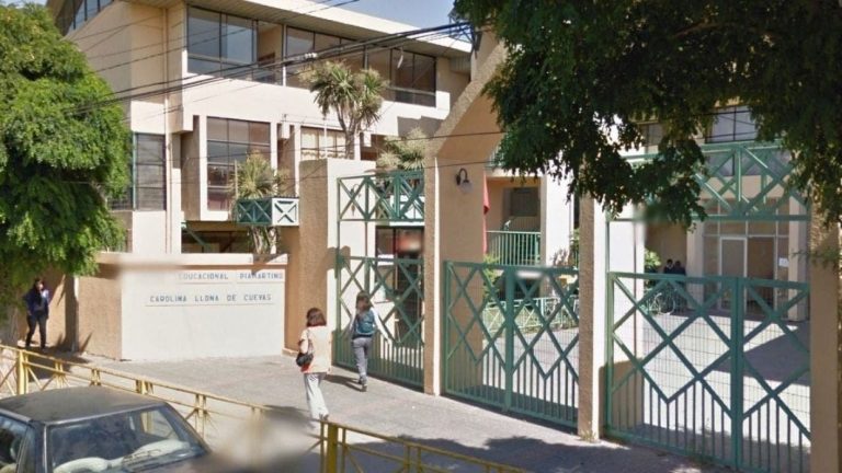 Violenta reacción: Apoderados golpearon a estudiante que agredió a su hija en colegio de Maipú