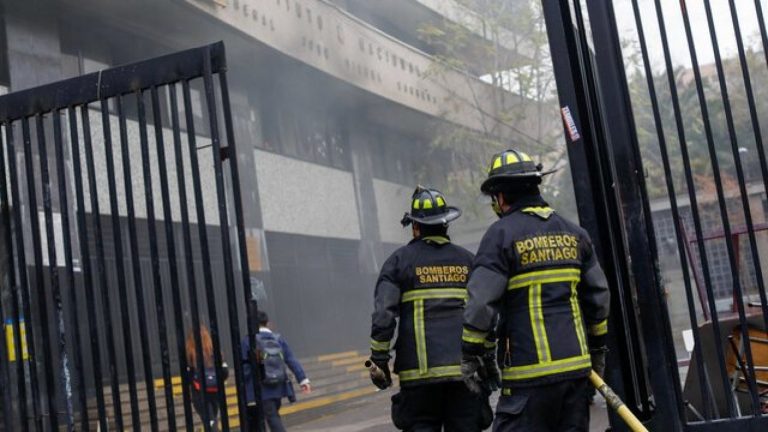 Amago de incendio afectó a inspectoría del Instituto Nacional: Investigan origen del fuego