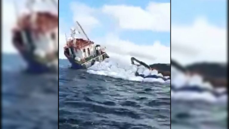 [VIDEO] Tripulantes resultaron ilesos tras volcarse lancha en cercanías de Calbuco