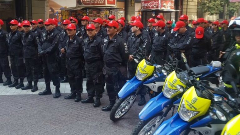 ¿Qué atribuciones deberían tener los guardias municipales para combatir la delincuencia?