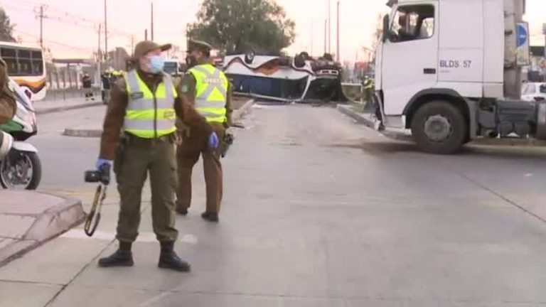 En Cerrillos: Choque entre bus y camión deja 2 fallecidos y 15 lesionados