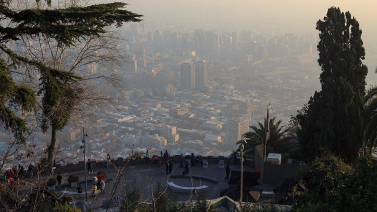 Primera del año: Declaran preemergencia ambiental para este sábado en la RM