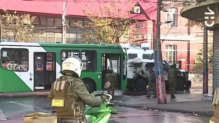 Amenazaron a conductor: Overoles blancos intentaron quemar bus de Transantiago