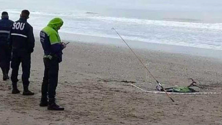 ¡Particular hallazgo! Un hombre fue a pescar y sacó con la caña restos de un brazo