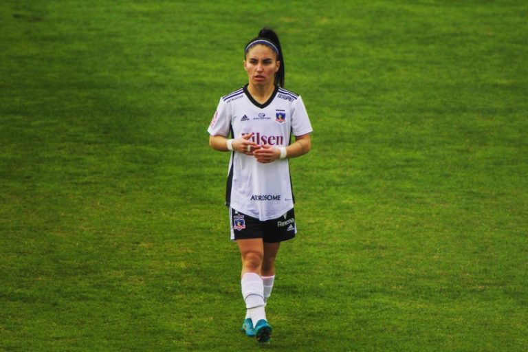 Jugadora de Colo Colo es trasladada por Carabineros a hospital tras lesión: No había ambulancia en la cancha