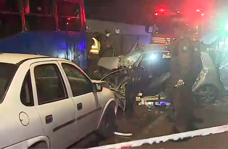 Madre e hija mueren tras chocar su auto con bus del Transantiago en El Bosque