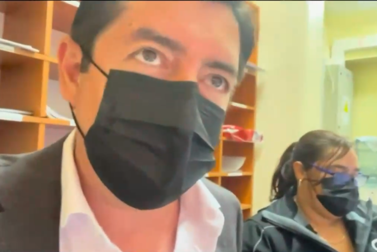 Polémica por filtración de chat con burlas de alcalde de Antofagasta a funcionarios