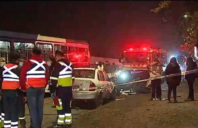 Muerte de madre e hija en choque: Revelan el trágico momento en que adelantó al otro auto