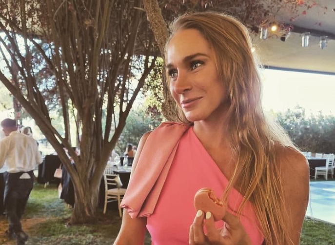 “Aquí vamos de nuevo”: La tierna foto con la que Constanza Mackenna reveló que está embarazada