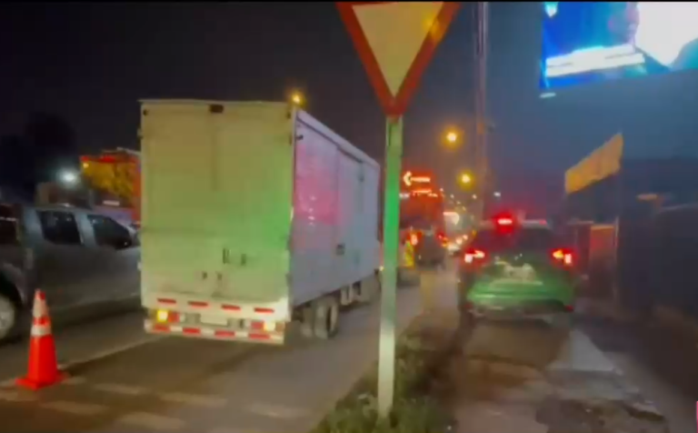 Violenta encerrona a camión en Maipú: Chofer fue retenido por delincuentes y abandonado en Padre Hurtado