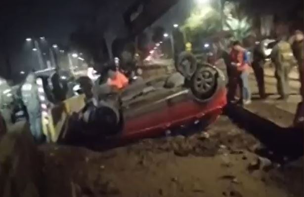 Persecución que inició en Pudahuel terminó con balacera y con un auto volcado en Cerro Navia