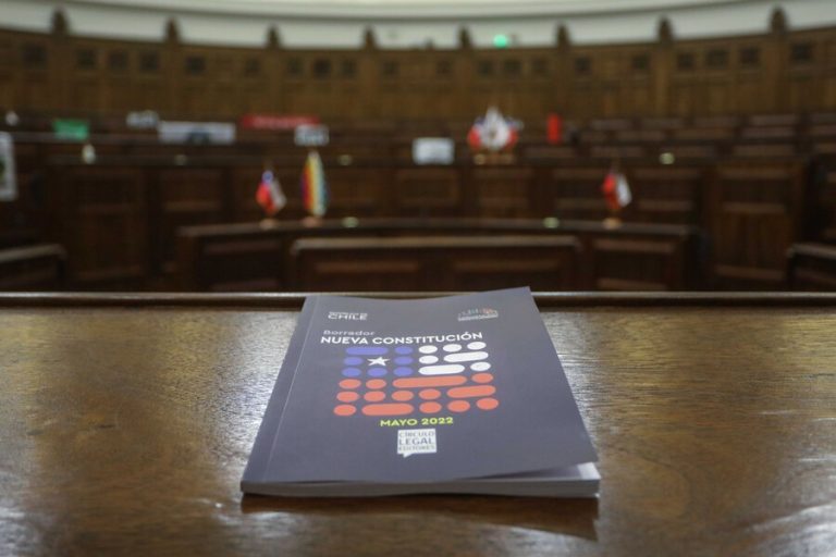Constituyentes de izquierda proponen que nueva Constitución se reforme con quórum de 4/7 hasta 2026