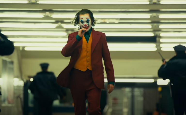 Con foto de Joaquin Phoenix leyendo el guión: Confirman esperada secuela de Joker