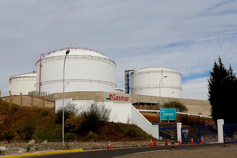 Dictan medidas provisionales a seis empresas de Quintero y Puchuncaví tras episodio de contaminación