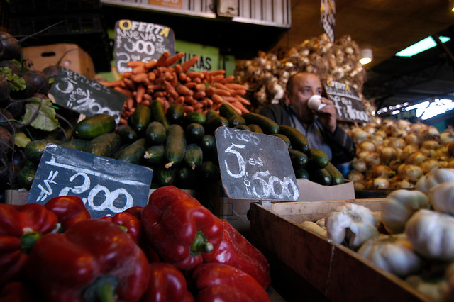 10 alimentos esenciales: Los precios mayoristas de frutas y verduras en la Vega y Lo Valledor