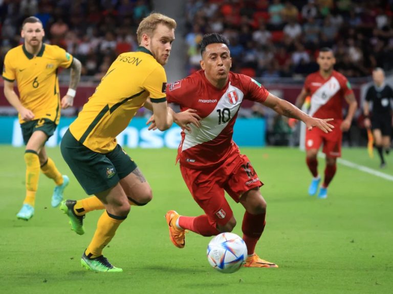 Perú queda fuera del mundial tras heroica actuación de arquero australiano en los penales