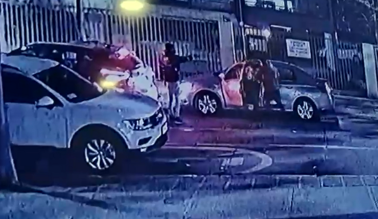 Violento asalto a chofer de aplicación: Delincuentes tardaron solamente 25 segundos en robarle el vehículo