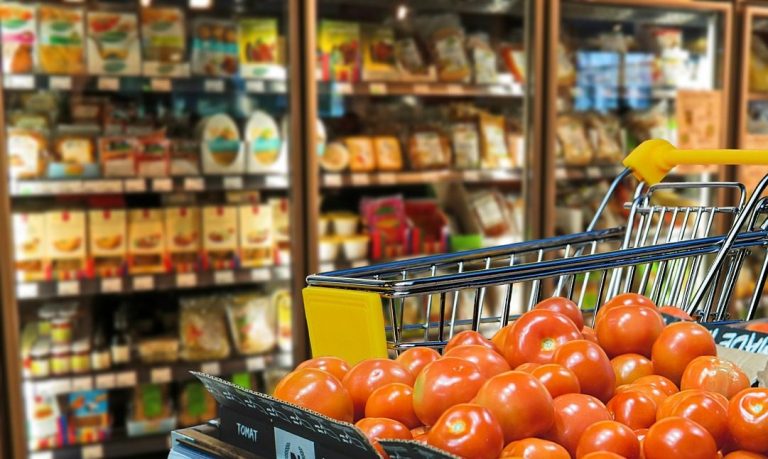 Formalizaron a juez por presunto hurto en supermercado de Curicó: Productos superarían los $330 mil