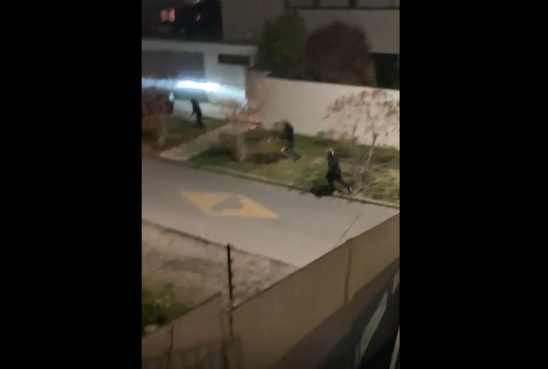 Con pistola de postones: Vecinos ahuyentan a delincuentes armados en La Reina