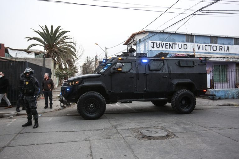 Operativo policial en La Victoria: 23 personas fueron detenidas por tráfico de drogas y ley de armas