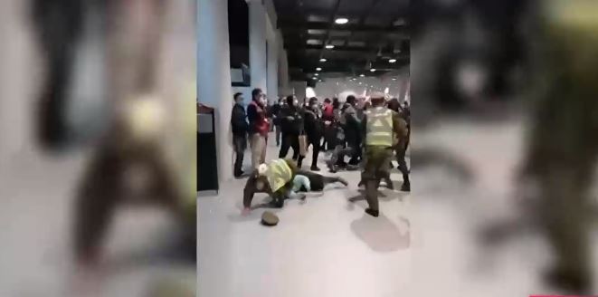 Captan brutal pelea en Aeropuerto de Iquique: Tuvo que intervenir personal de Carabineros