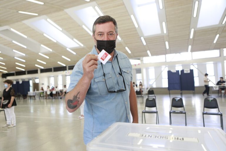 Sichel reaparece para exponer su posición por el plebiscito de salida: 