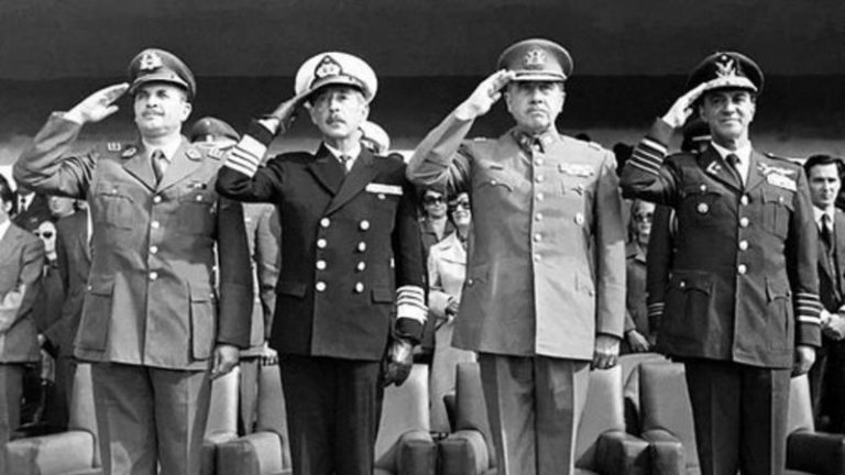 Monumento de Merino ubicado en frontis del Museo Marítimo de Valparaíso será retirado