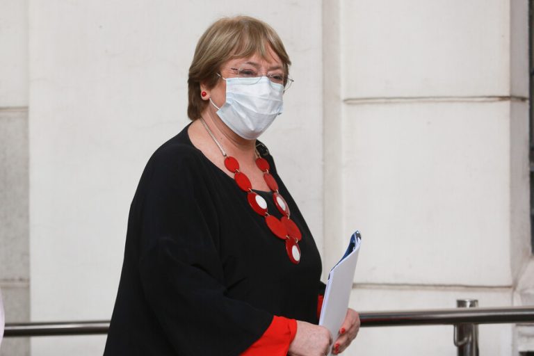 Ningún ex presidente acudirá: Bachelet descarta ir a ceremonia de cierre de la CC