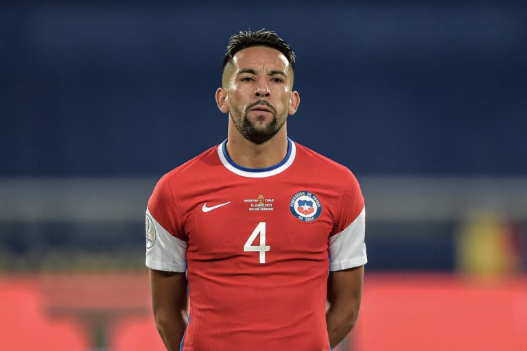 Mauricio Isla a un paso de debutar en la primera división del fútbol chileno: La UC anunció 