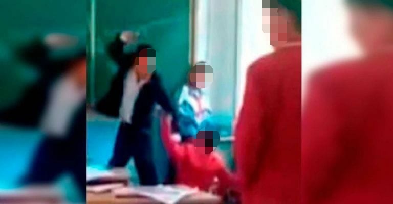 Profesor golpeó a estudiante por hacerle bullying a otro alumno en Perú: Apoderados lo absolvieron