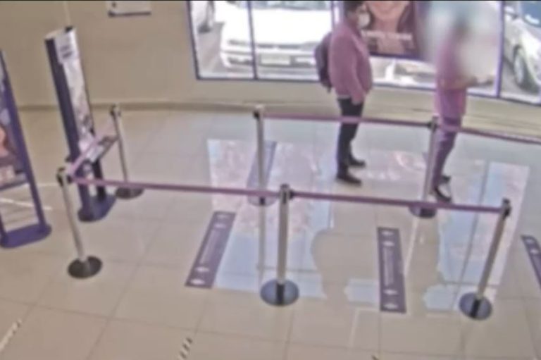 Adulto mayor fue asesinado tras asalto a la salida de un banco: Le robaron $200 mil