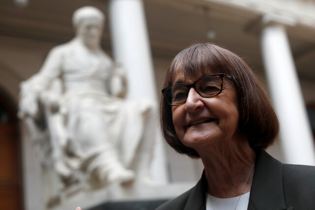 Histórico: Rosa Devés asume como la primera rectora de la Universidad de Chile