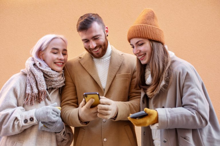 Estudio reveló que los humanos buscamos amigos con un olor corporal parecido al nuestro