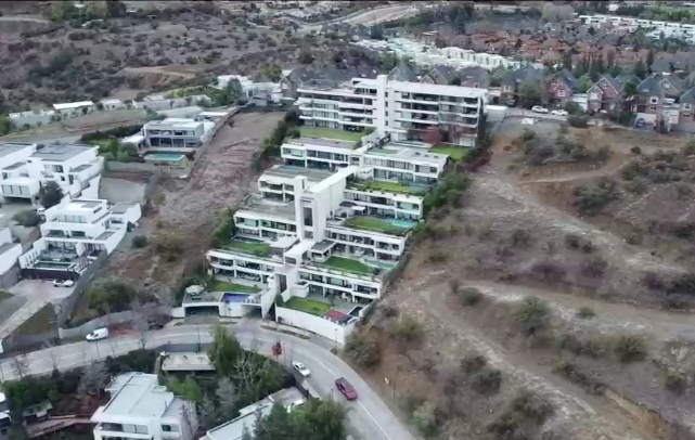 Prometieron dos departamentos en Lo Barnechea: Familia denuncia millonaria estafa con terreno