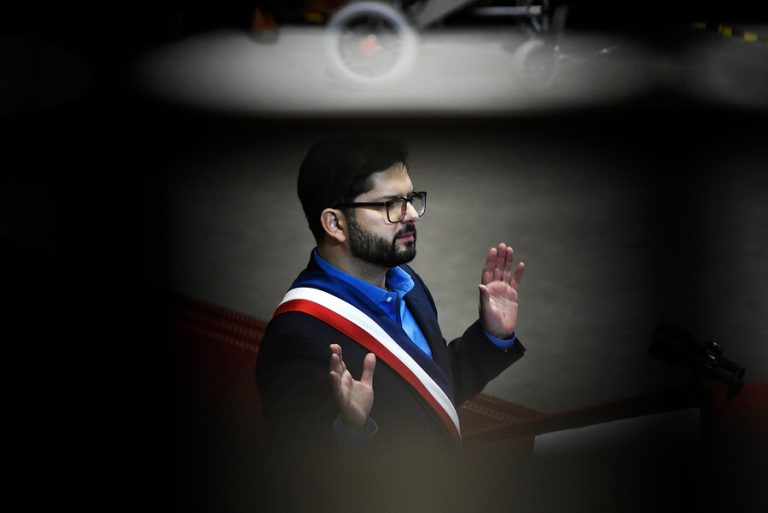 Pulso Ciudadano: Aprobación del presidente Boric registró una caída de 8,5 puntos y llega al 24,3%