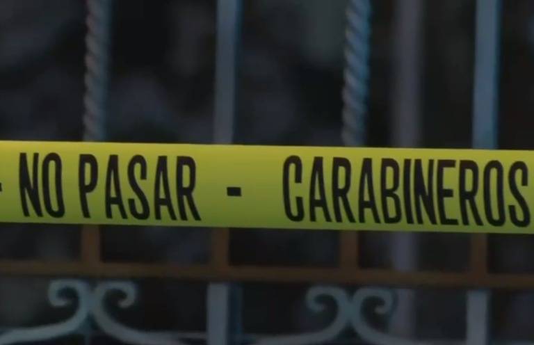 Dos guardias heridos: Adulto mayor se parapetó dentro de su casa en Lo Barnechea