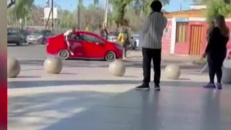 Insólito: Para evitar el robo de su auto, hombre se colgó de la puerta y fue arrastrado por delincuente en Calama