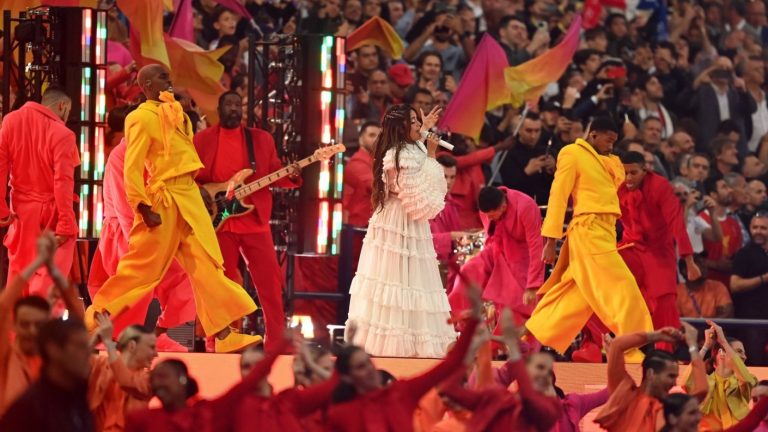 “Queremos ver fútbol, no a muchacha random cantando y bailando”: Van Basten destrozó el show de Camila Cabello en la Champions