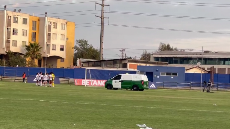 Jugadora de Colo Colo debió ser llevada al hospital por Carabineros ya que en el Superclásico femenino no había ambulancia