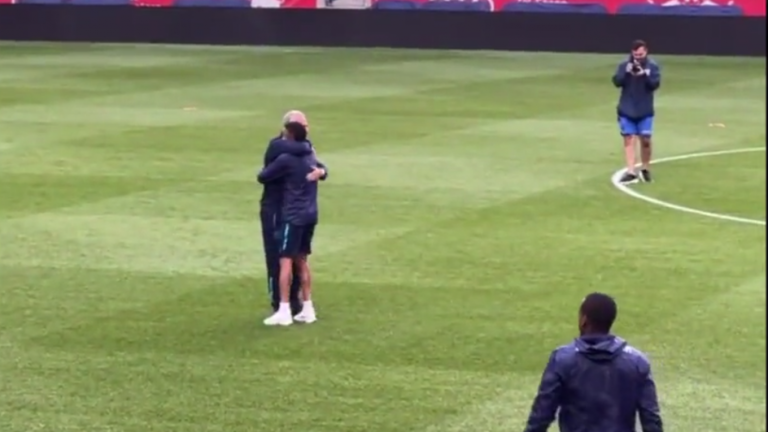 El emotivo abarazo entre Gustavo Alfaro y Byron Castillo en Estados Unidos