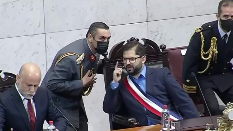 Para hacer frente al tráfico de armas: Presidente Boric anunció prohibición total de su uso