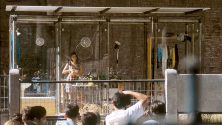 A 22 años del polémico proyecto: Esta fue la historia de la Casa de Vidrio en el centro de Santiago