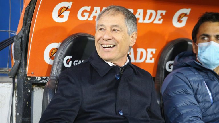 Holan pasa la retroexcavadora en la UC: Galani rescinde su contrato y Munder parte a préstamo