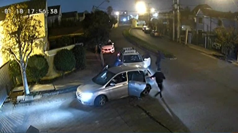 Hasta le sacaron la ropa a una víctima: Banda especializada en encerronas realiza tour delictual en Maipú