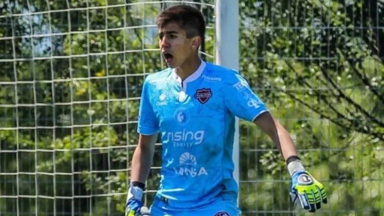 Un sueño cumplido: Arquero de 15 años fue citado al partido de Ñublense por Copa Chile