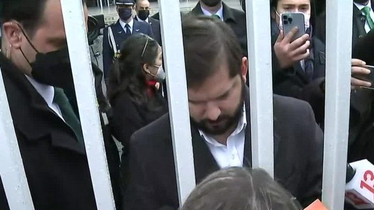 “Lo invito a mi pieza para que vea las condiciones en las que vive mi hija”: La descarnada súplica de una madre a Boric